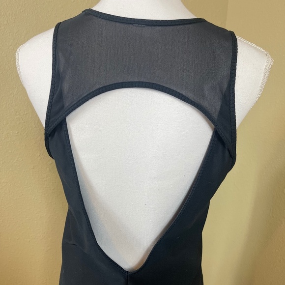 Under Armour black, mesh , open back, tank top size medium - Picture 6 of 6